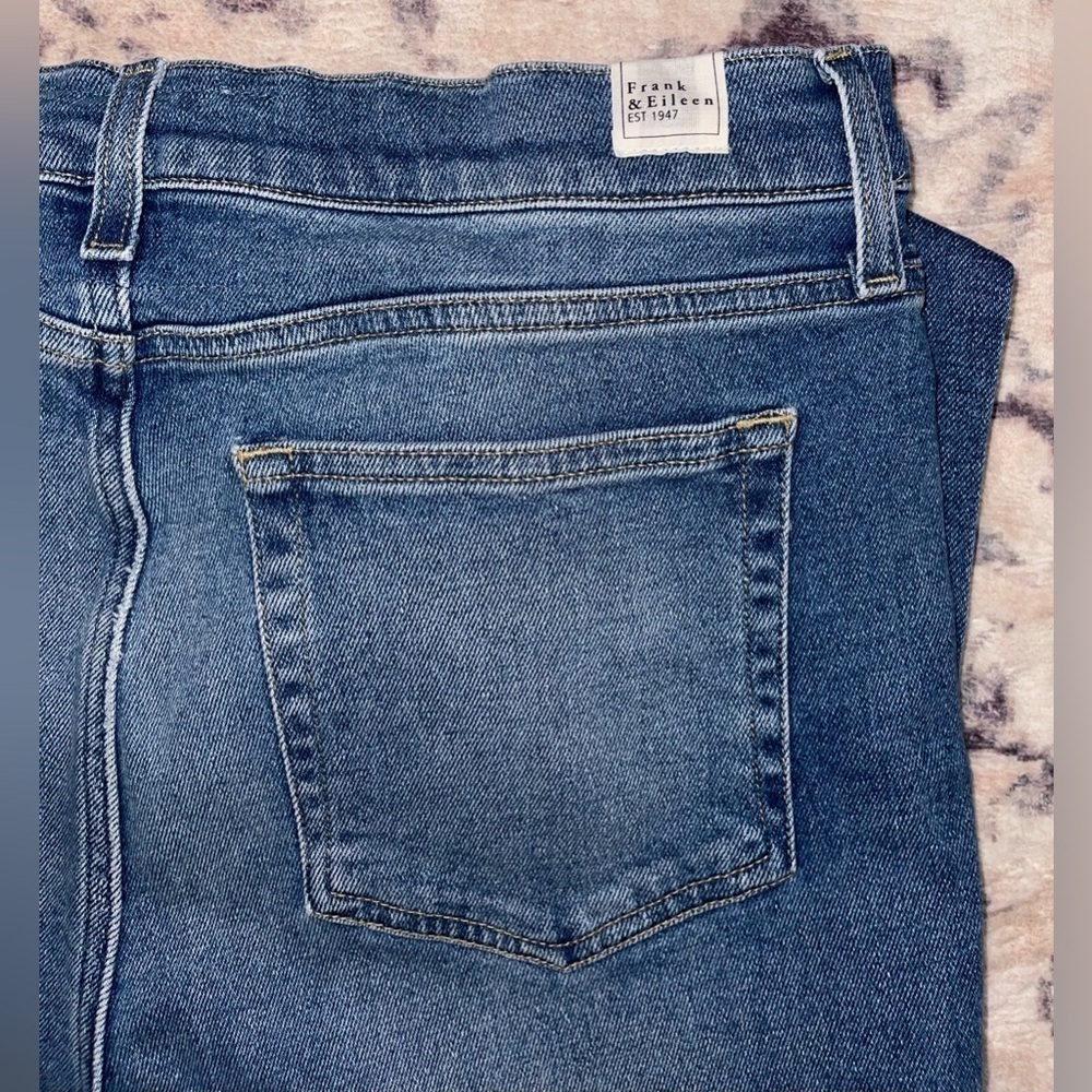 Frank & Eileen CORK Everyday Jean Straight Leg
Denim Size: 32 - Picture 15 of 15